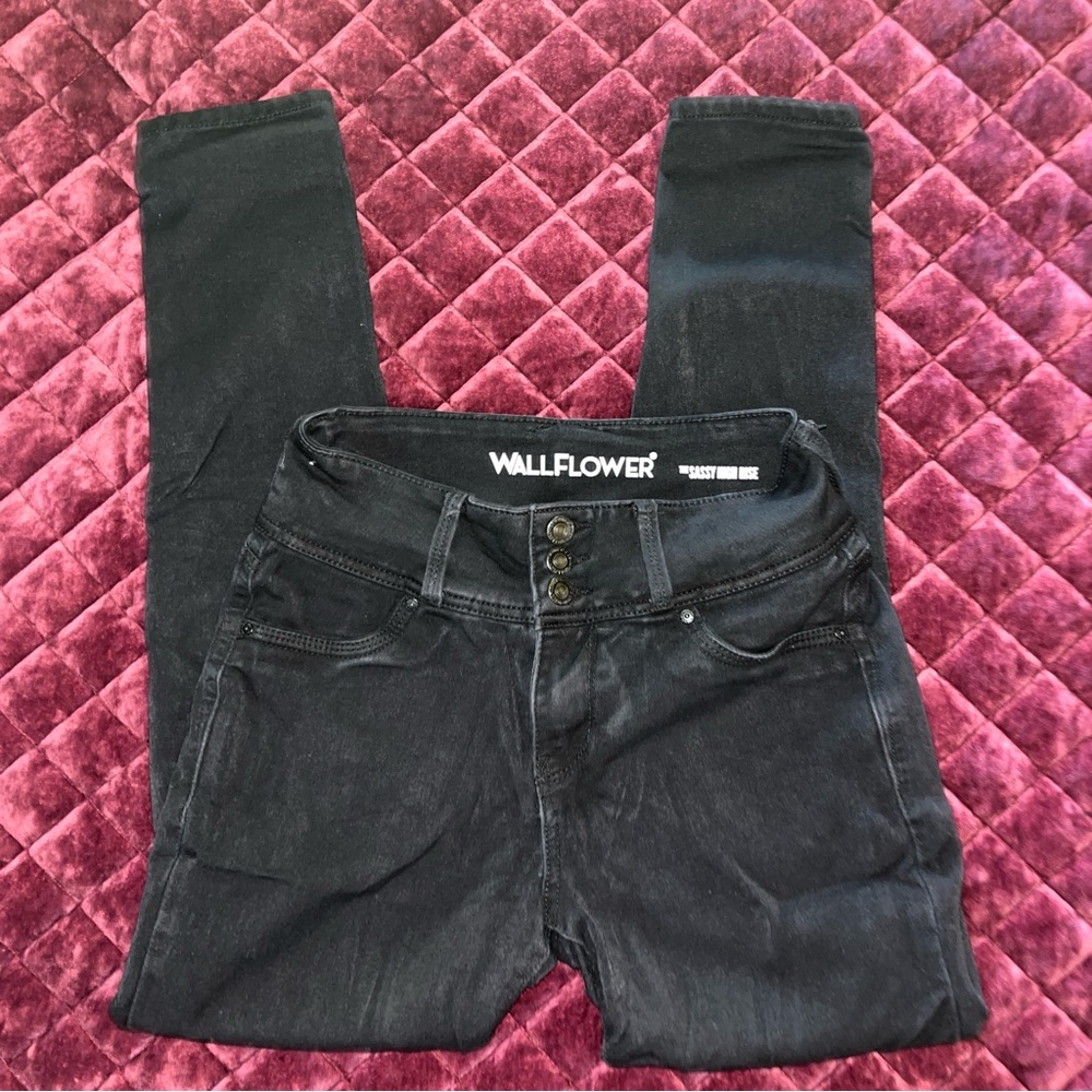 Wallflower Size 7 Sassy High Rise Black Jeggings